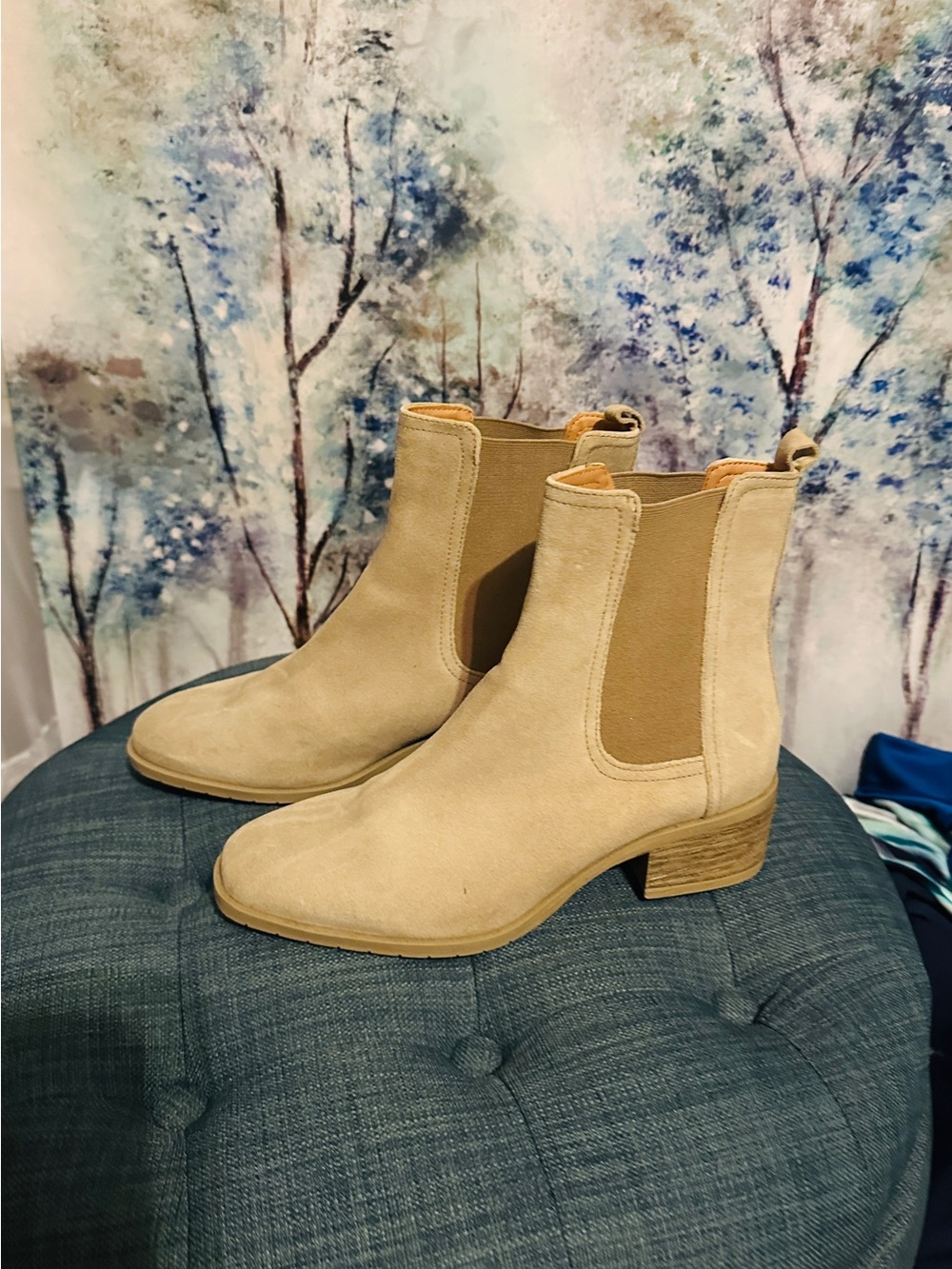 NWOT Kenneth Cole Suede Chelsea Boot Women Size 8